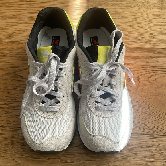 New Balance gym shoes withcushioning comfort insert - Picture 2 of 5